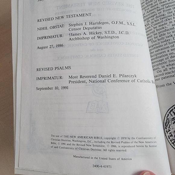New American Holy Bible Rememberance Edition‎ No Writing Inside - Picture 7 of 7
